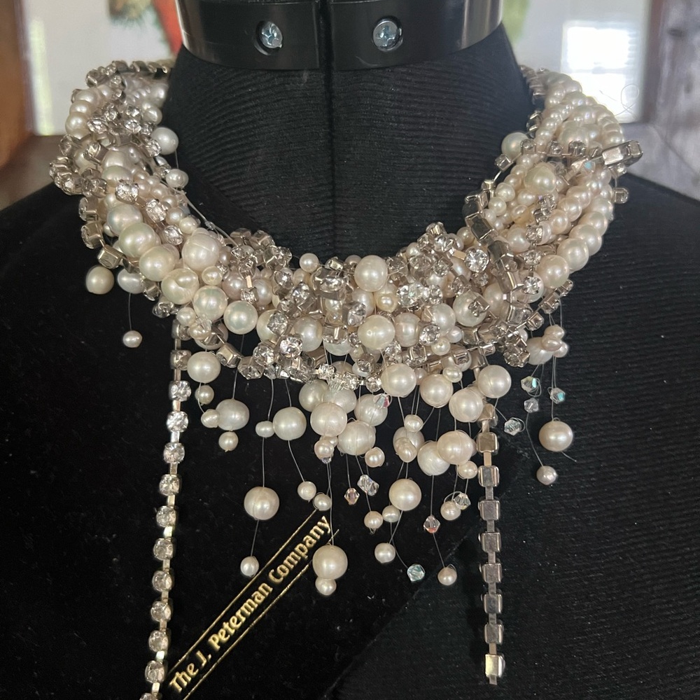 Elegant Silver and Pearl Necklace - Picture 1 of 3